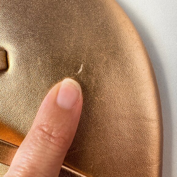 Tkees Womens Riley Metallics Sandal in Beach Pearl Criss-Cross Straps, Size 7 - Picture 4 of 10